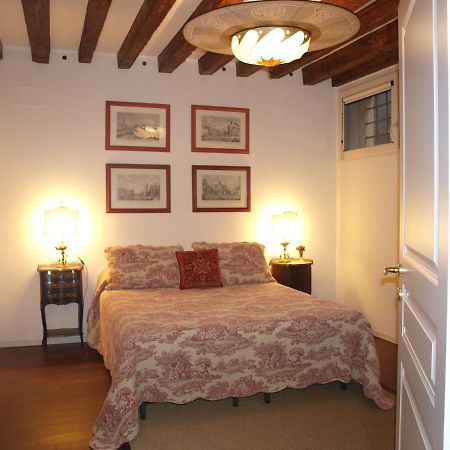 Al Pozzo Dei Scoacamini, 100 M From San Marco, Ground Floor Apartman Velence Kültér fotó