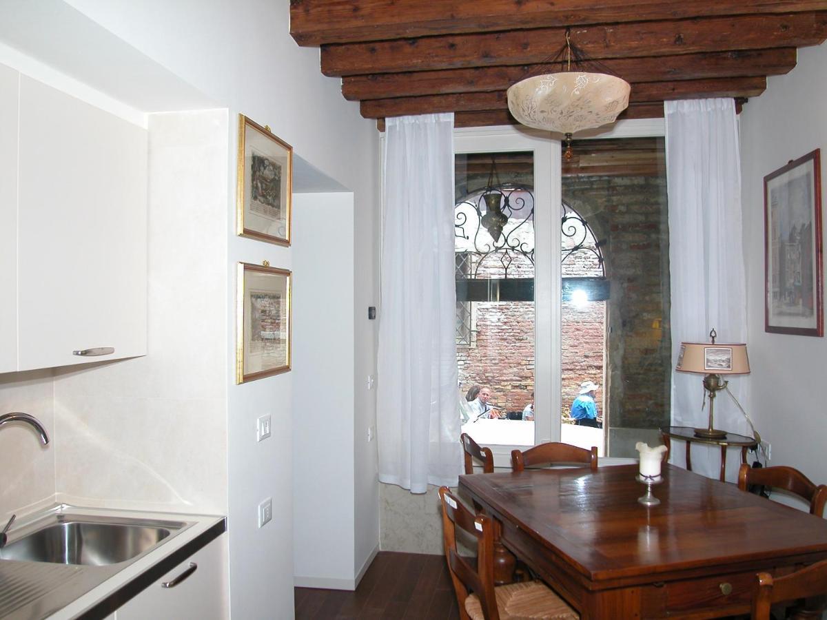Al Pozzo Dei Scoacamini, 100 M From San Marco, Ground Floor Apartman Velence Kültér fotó