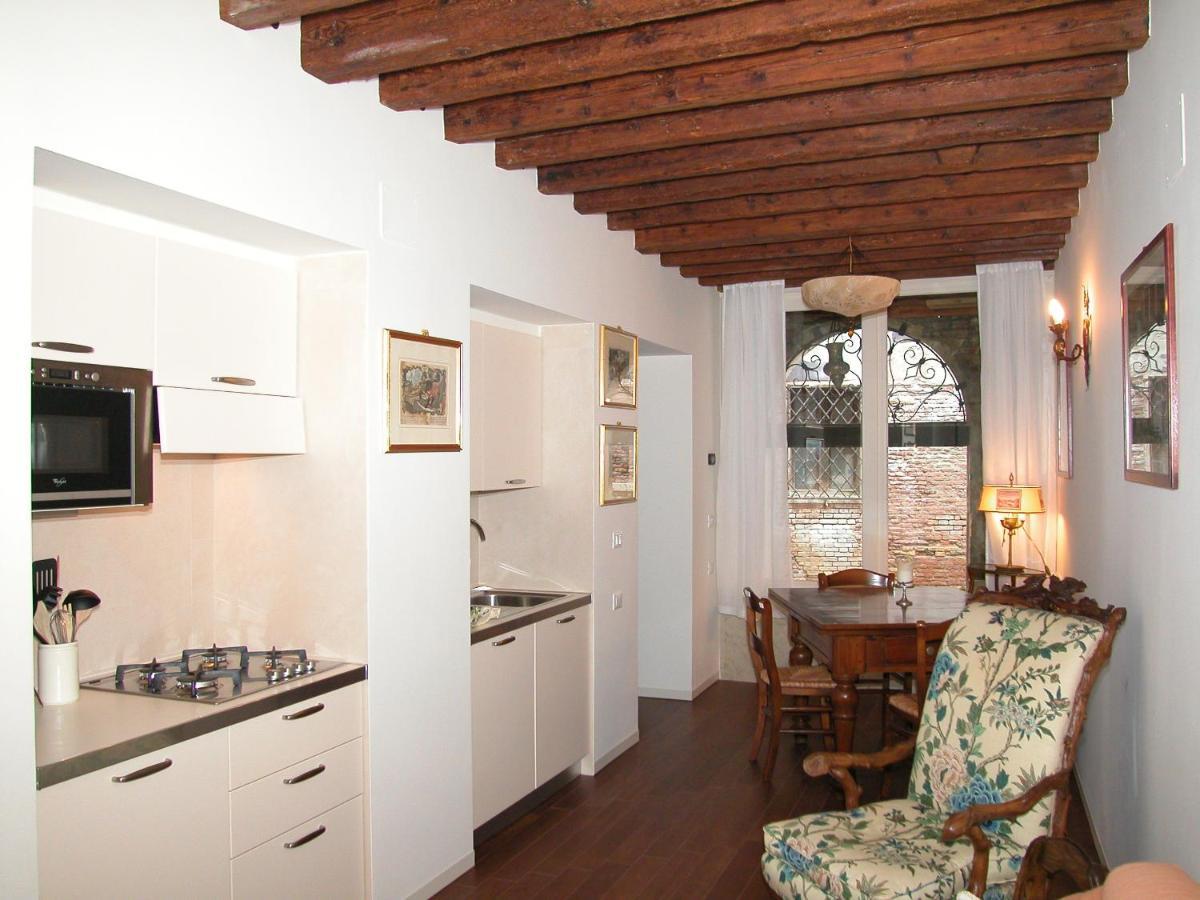 Al Pozzo Dei Scoacamini, 100 M From San Marco, Ground Floor Apartman Velence Kültér fotó