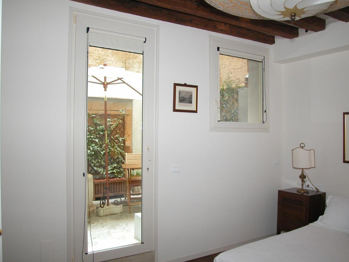 Al Pozzo Dei Scoacamini, 100 M From San Marco, Ground Floor Apartman Velence Kültér fotó